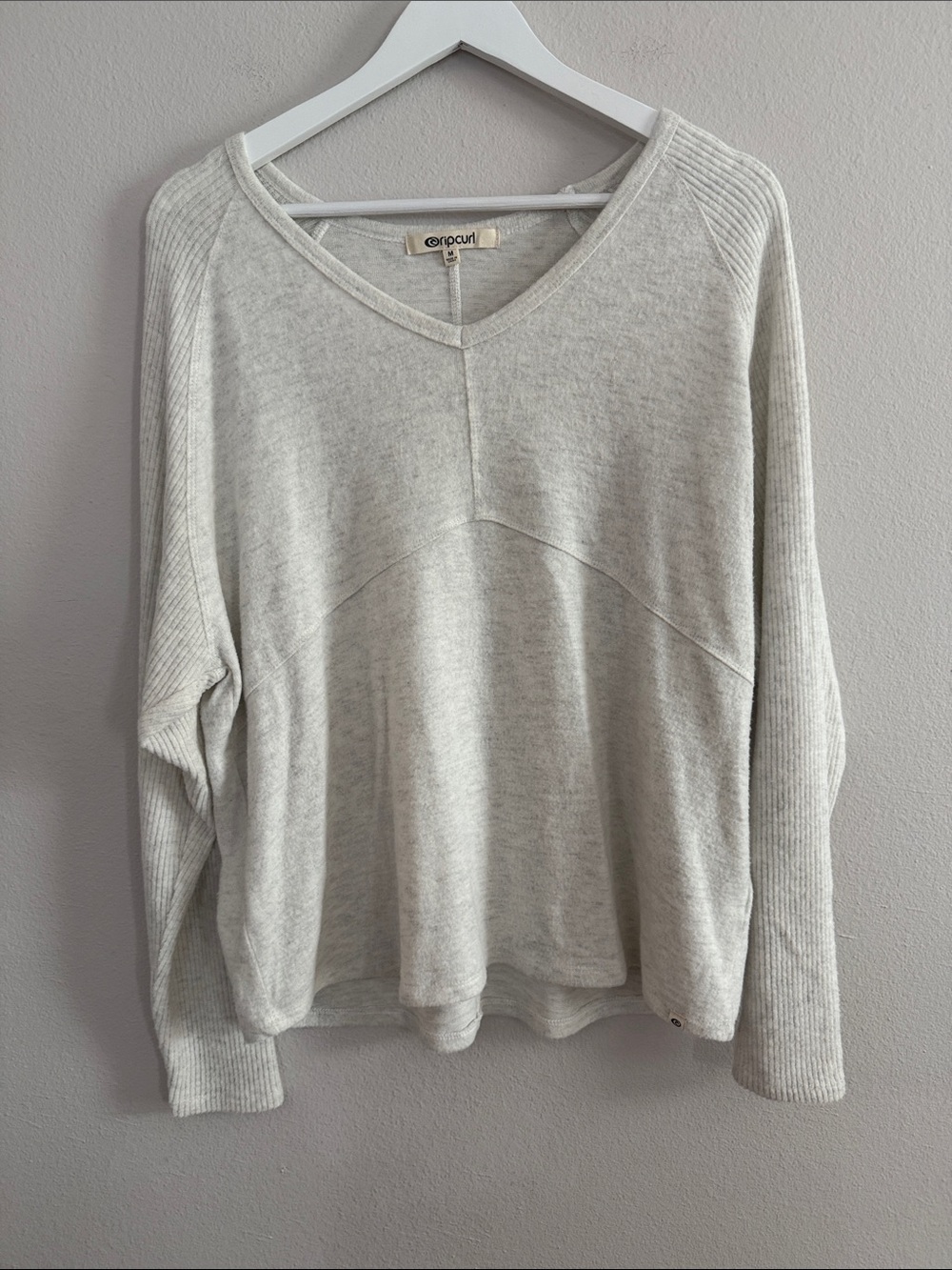 Rip Curl Heather Gray V-Neck Seam Detail Pullover Sweater - Size M [SG0686]